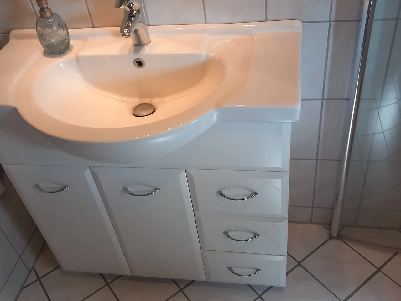 Billede 3 - Badmøbel med vask