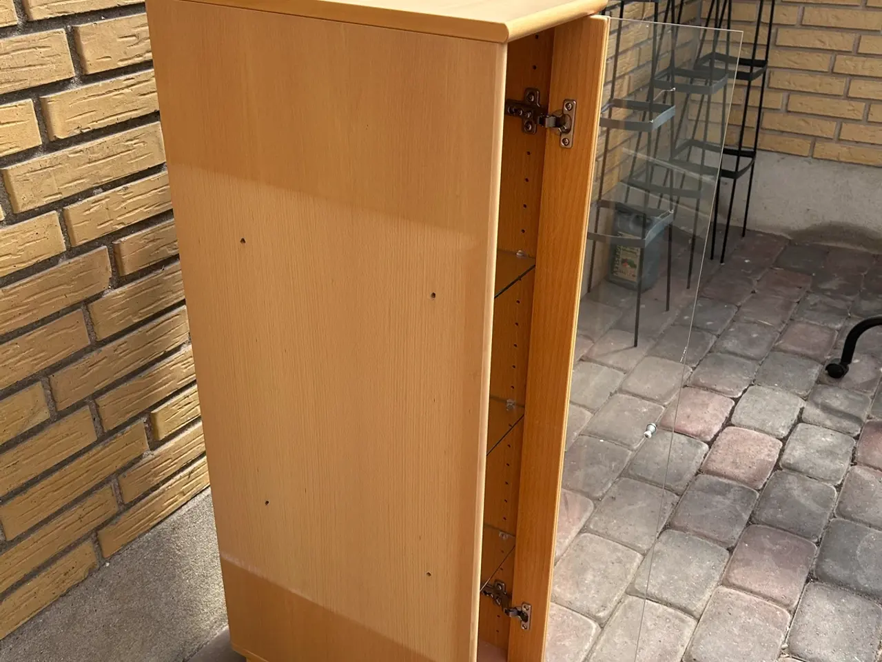 Billede 3 - Vitrineskab med glashylder