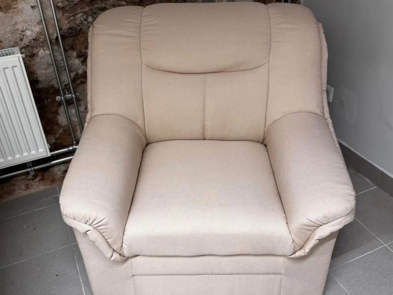 Billede 2 - Sofasæt 3+1+1 i lys beige kunstlæder