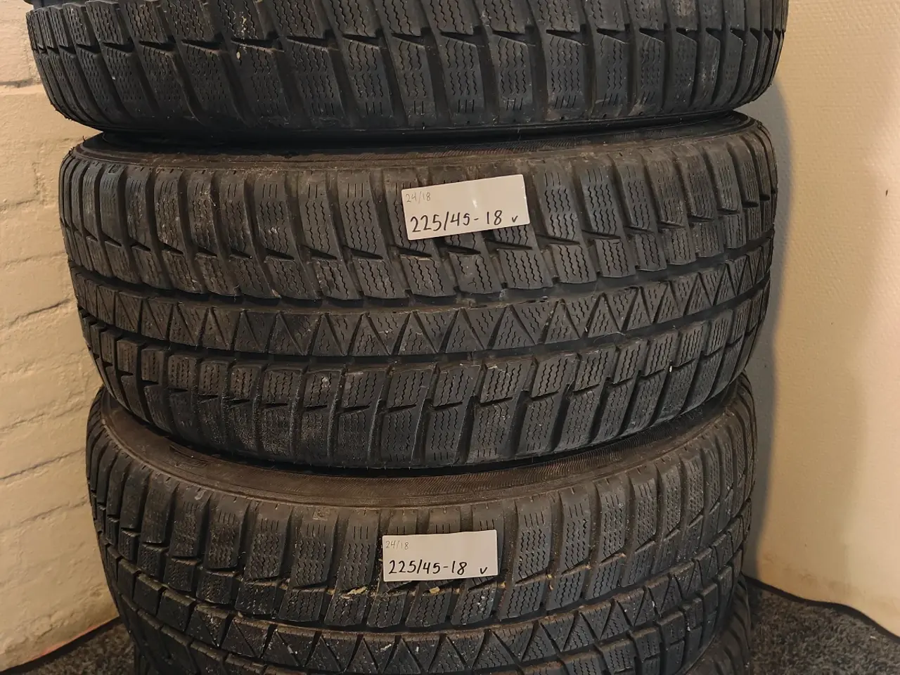 Billede 1 - 4 stk 225/45-18 Vinterdæk 💸❄️