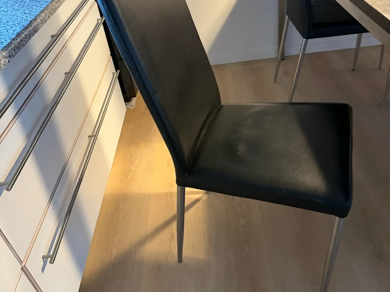 Billede 2 - Spisebord i sortlakeret egetræ