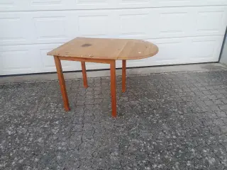 Lille Massivt Fyrretræsbord med Klap 70x70 cm.