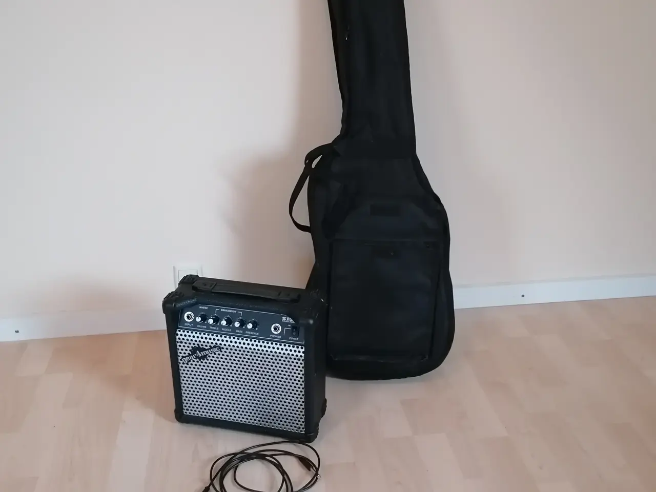 Billede 1 - Basguitar m forstærker