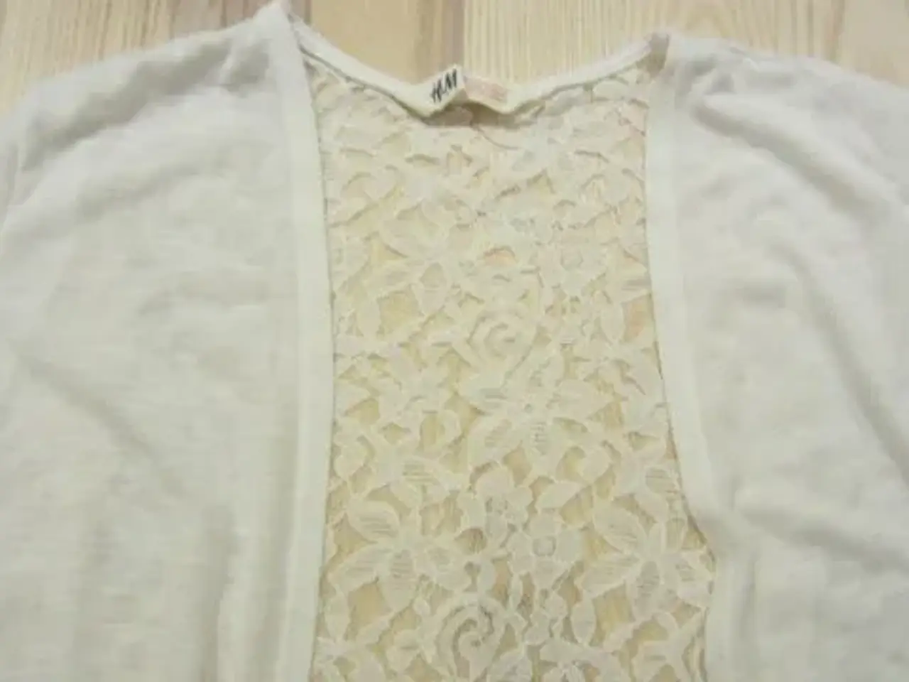 Billede 2 - Str. 158/164, hvid cardigan m. blonderyg