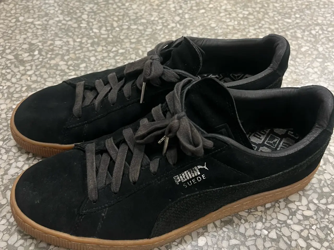 Billede 2 - Puma sneakers str 43 sorte med brun sål