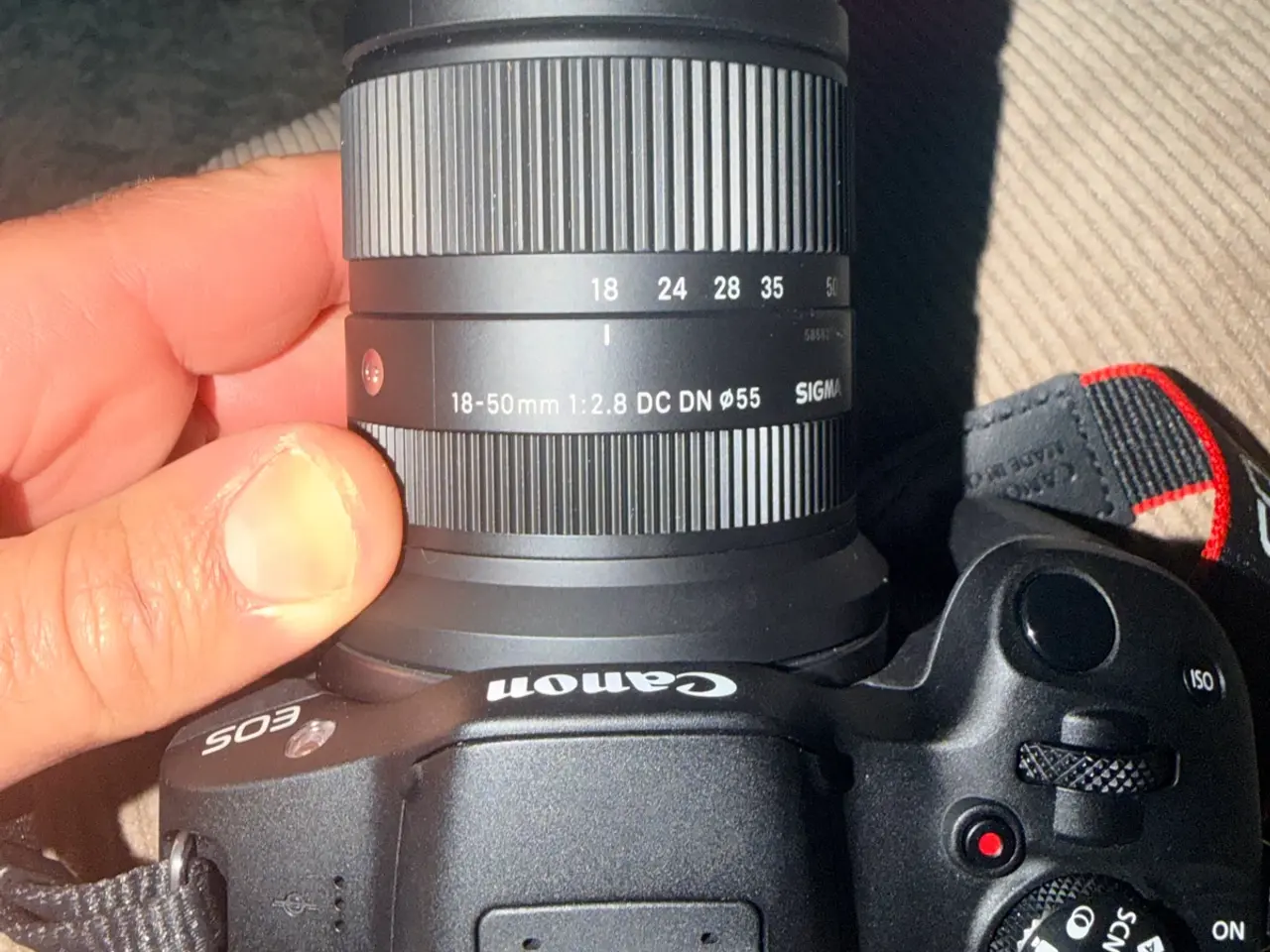 Billede 1 - Canon EOS R50 med 2 Sigma objektiver – komplet sæt