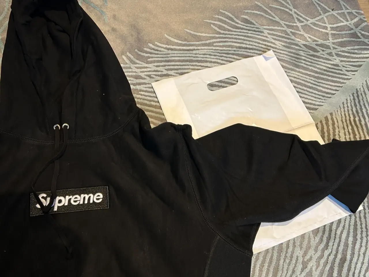 Billede 6 - supreme hoodie rigtig god kval