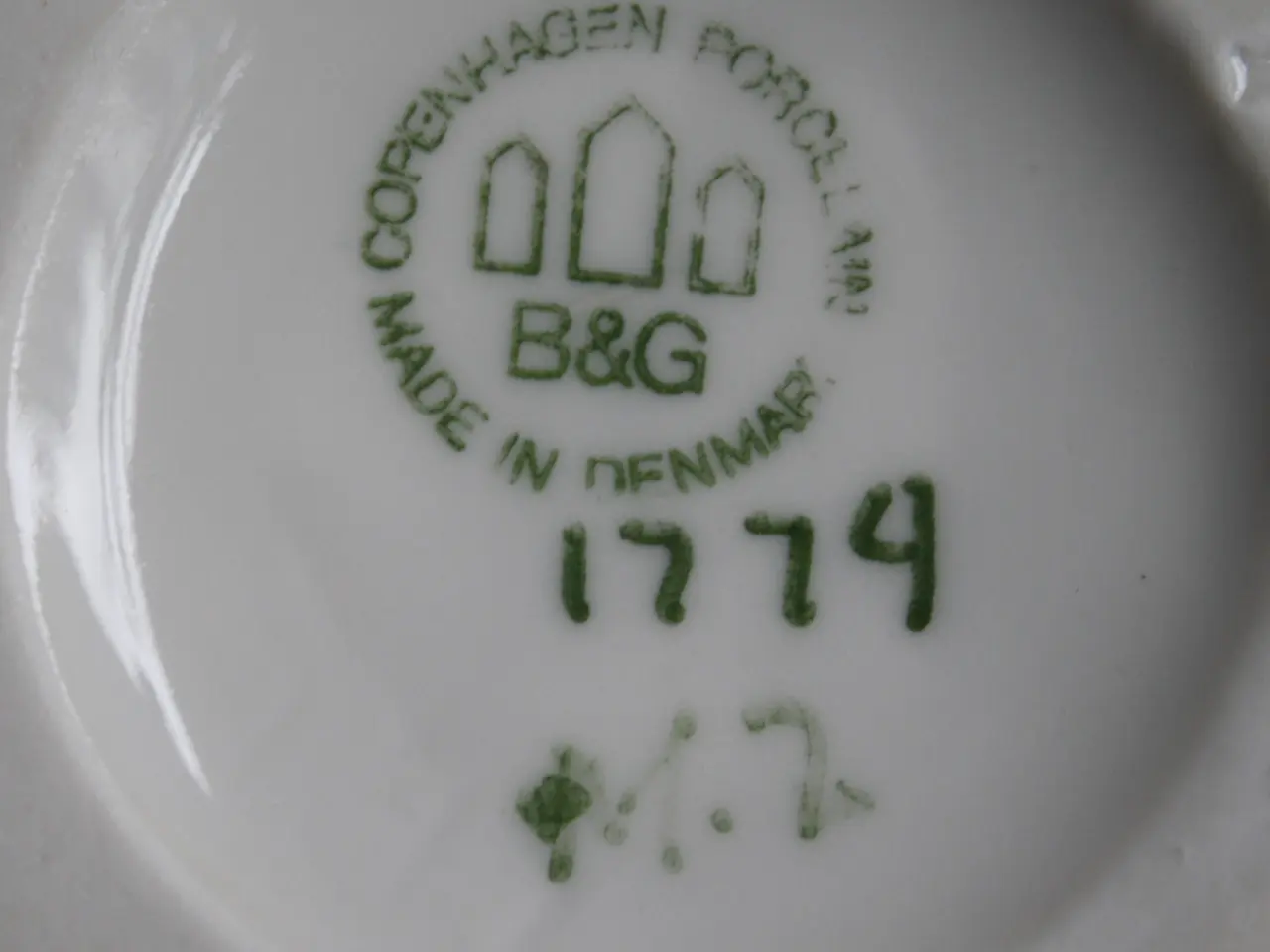 Billede 11 - Pige med kat, Figur fra Bing og Grøndahl