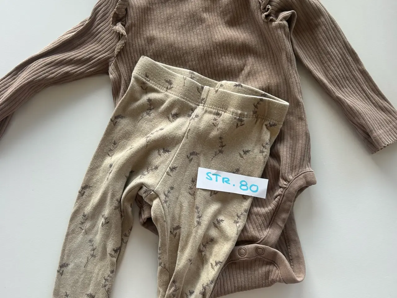 Billede 3 - Babytøj størrelse 80