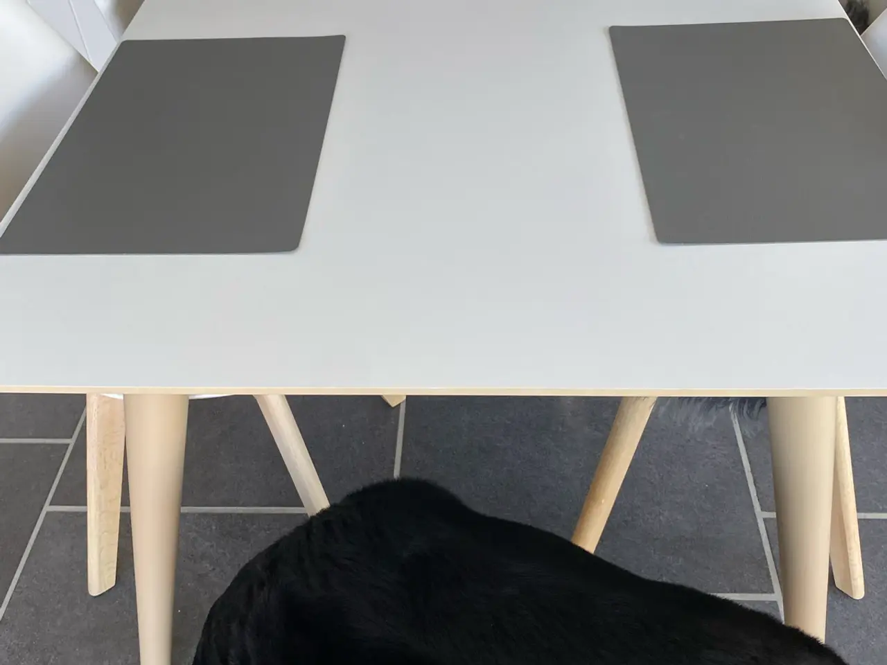 Billede 1 - Spisebord med 4 stole
