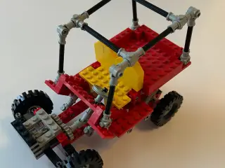 LEGO Technic 8845 – Dune Buggy (1981)