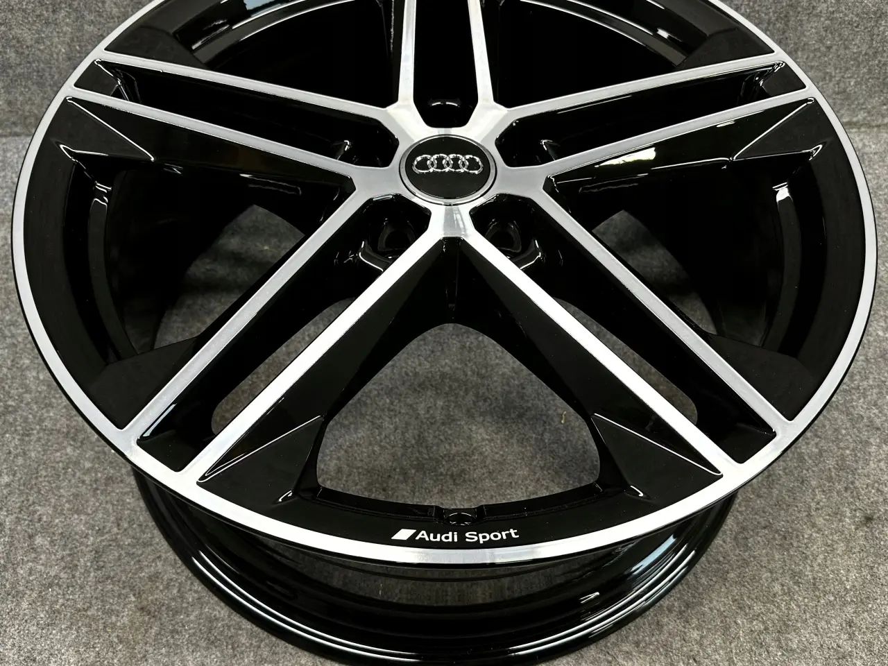 Billede 1 - AUDI Q5 80A 8Jx19 19” S-LINE