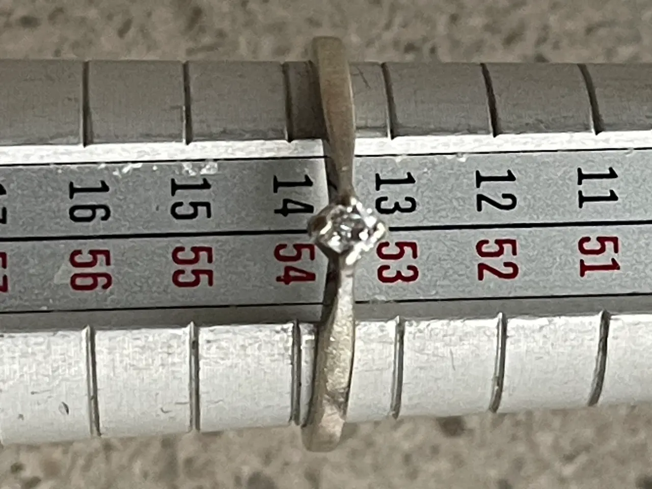 Billede 4 - Solitairering i 14 karat hvidguld.