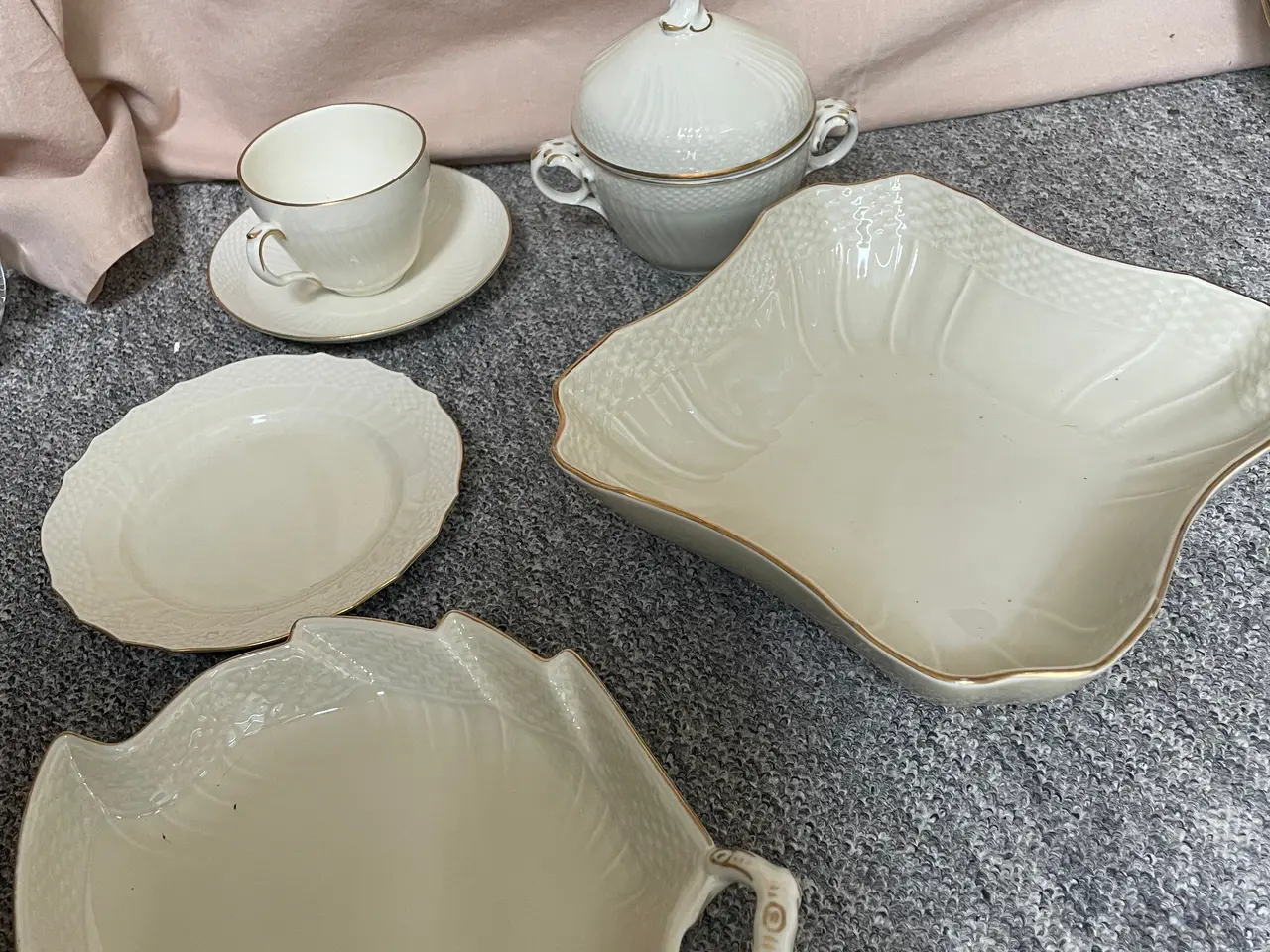Billede 5 - Royal Copenhagen hvidt stel med.guldkant