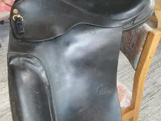 Ástund sadel