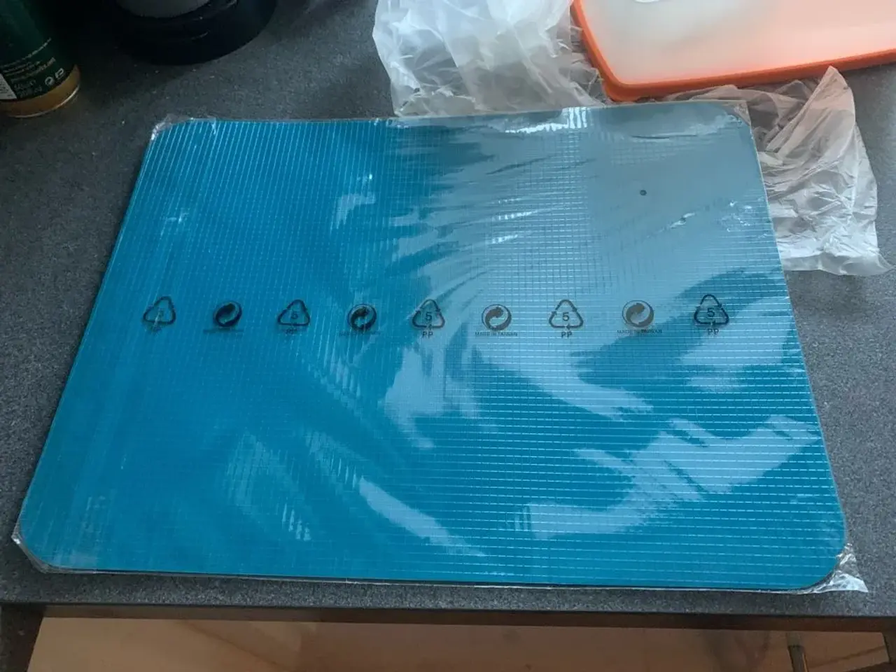 Billede 1 - Tupperware skærebræt og bageform