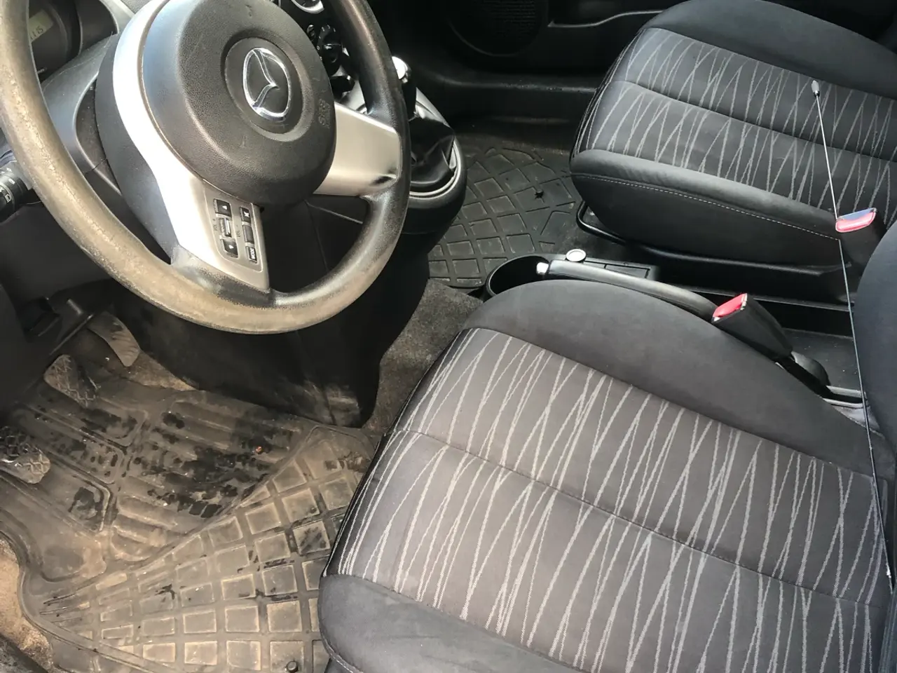 Billede 4 - Fin Mazda 2 1.3fra 2009 med træk