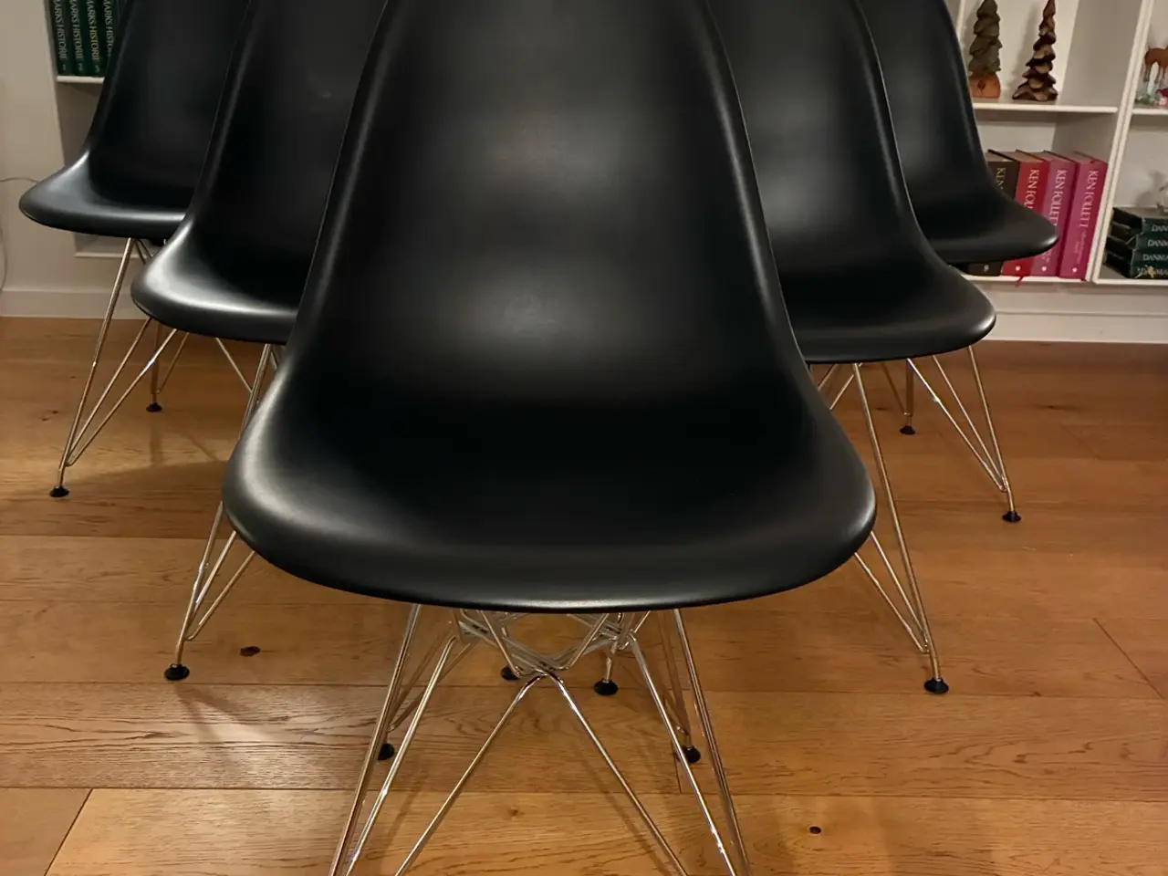 Billede 2 - Flotte Eames stole