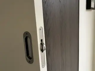 Skydedør i massivt træ