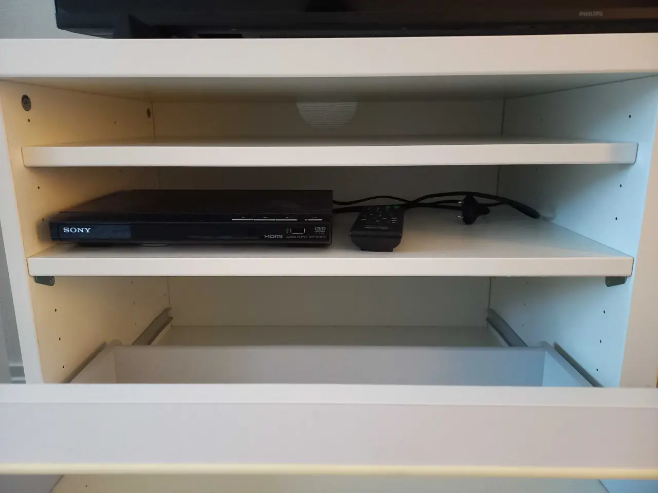 Billede 4 - Tv bord i råhvid 350 kr