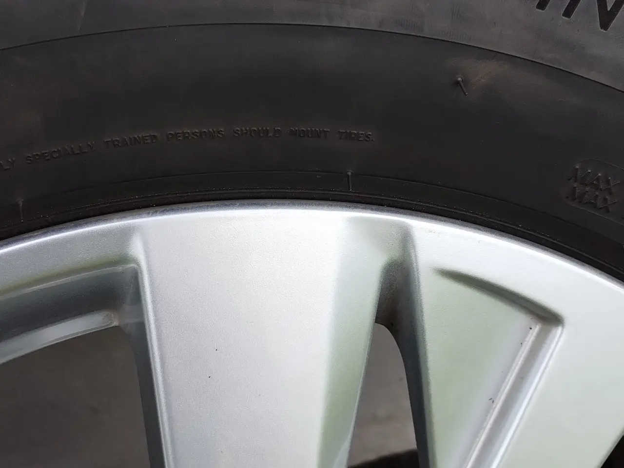 Billede 2 - Michelin Pilot Alpine på org. Peugeot alufælge