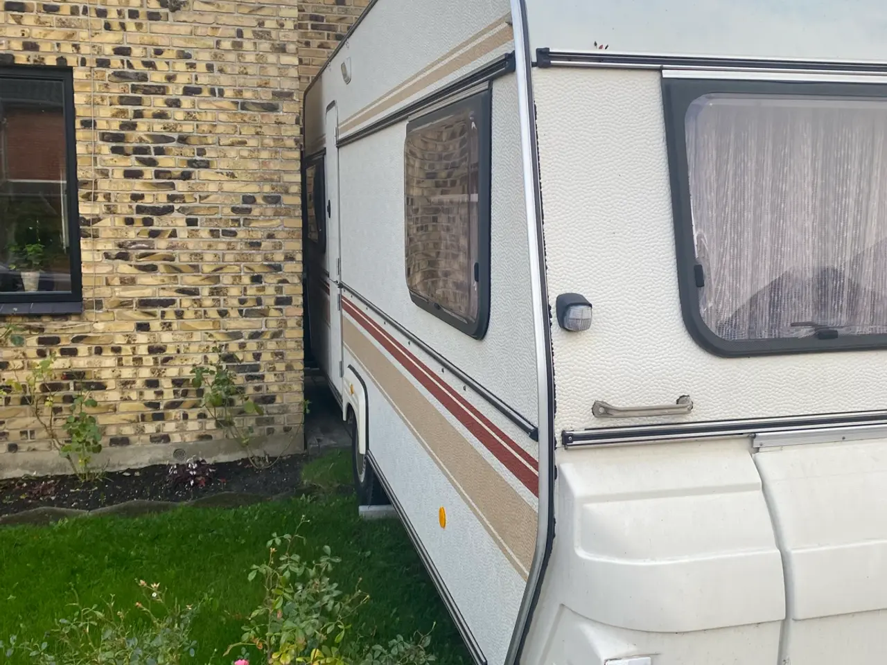 Billede 2 - Stor praktisk ældre campingvogn sælges