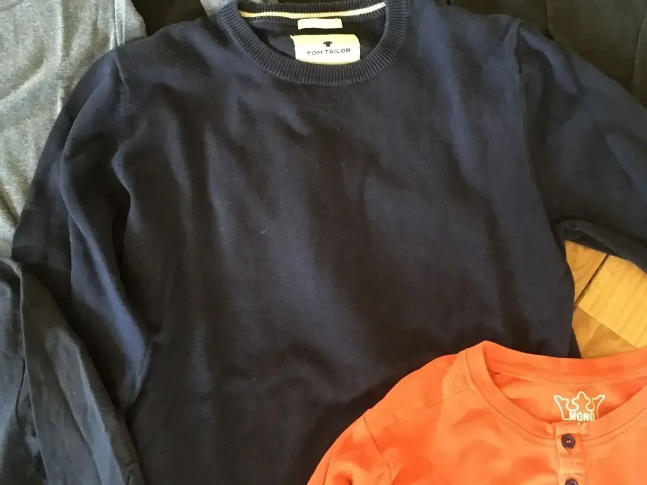 Billede 3 - 5 langærmede + 2 T shirts