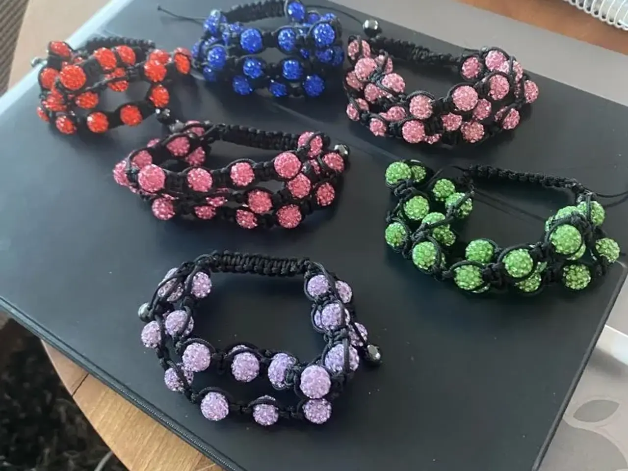 Billede 1 - Nye knyttede armbånd