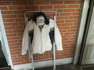 Ski jakke størrelse 36 kun brugt et par gange