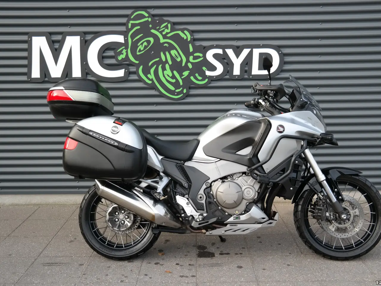 Billede 1 - Honda VFR 1200 X MC-SYD BYTTER GERNE