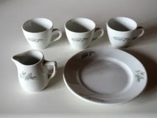 Kongelig hotelporcelæn med vilde planter