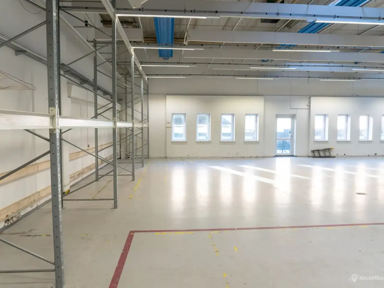 Billede 3 - Et kompakt lager med kontor – ideelt til den mindre virksomhed