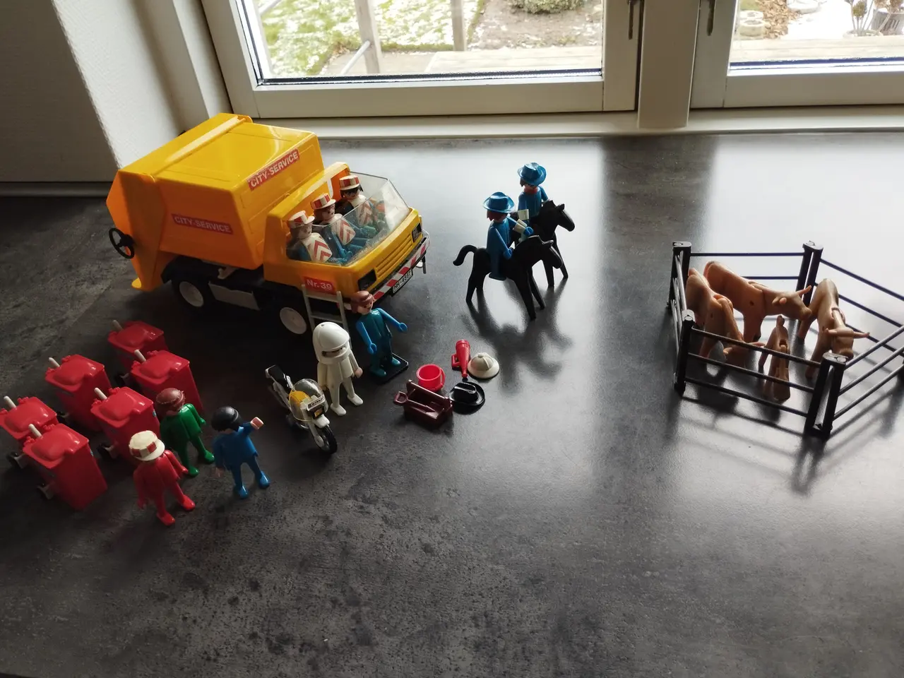Billede 3 - 8800 Viborg Play mobil System nr. 3353 og 3275