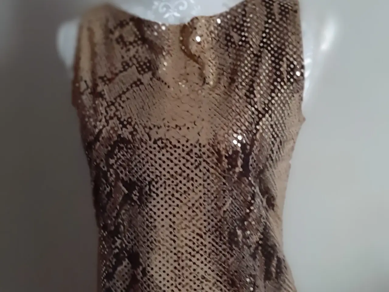 Billede 1 - Top.Sequin-palliet-m. animal print.u.ærmer/str: 36