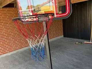Justerbar basketball kurv