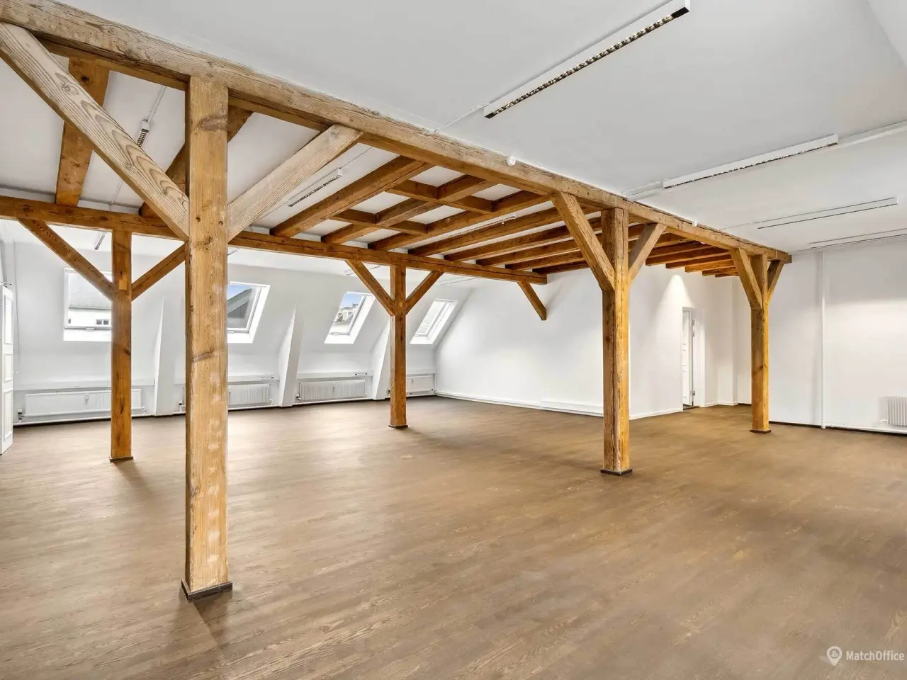 Billede 1 - Historisk pakhus med fritlagte bjælker og hyggelig brostensbelagt gård - kombineret med moderne Street Art Museum