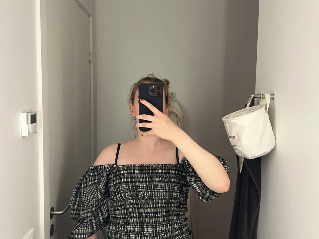 Billede 1 - Off-shoulder-bluse