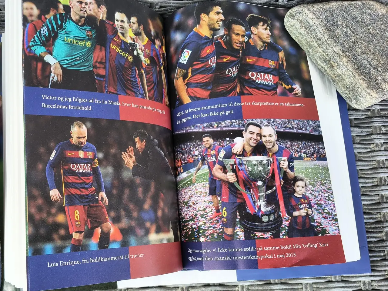 Billede 5 - FC BARCA CAP OG INIESTA BIOGRAFI "KUNSTNEREN"