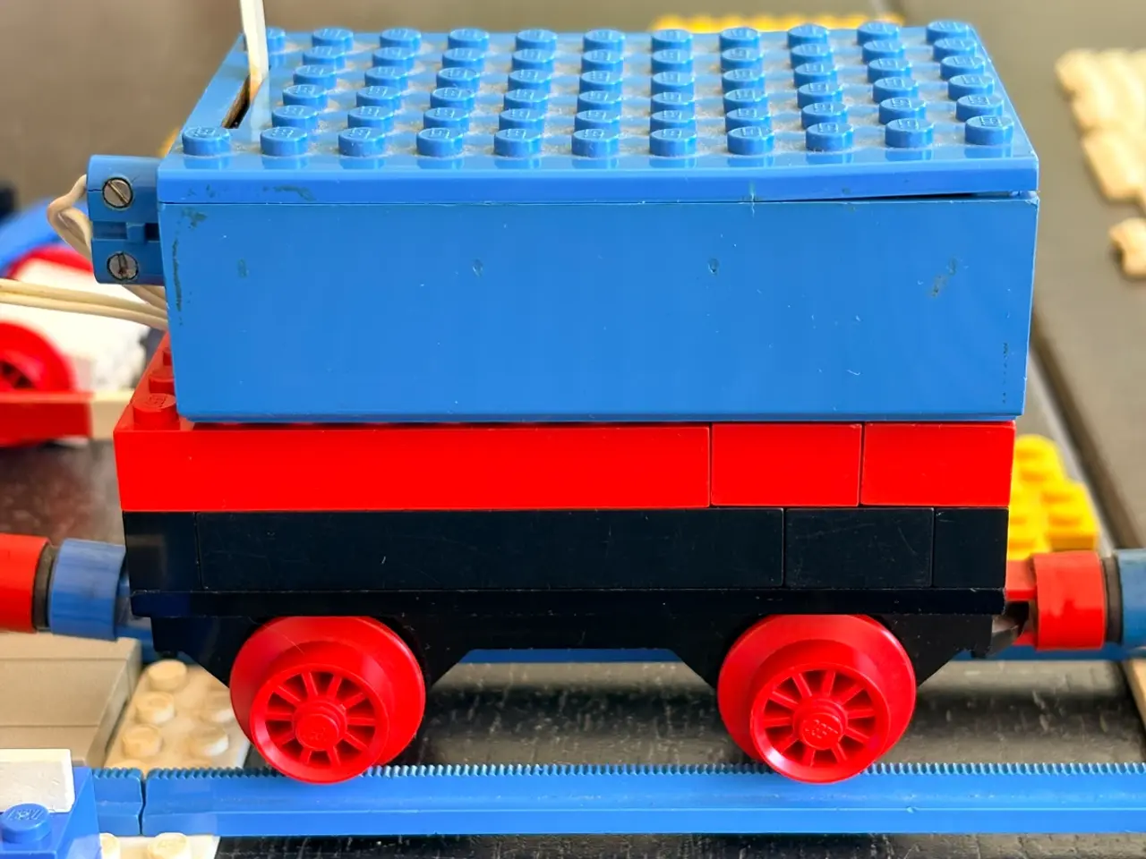 Billede 6 - LEGO 4,5V Tog, 1970 med motor, batterivogn m.m.