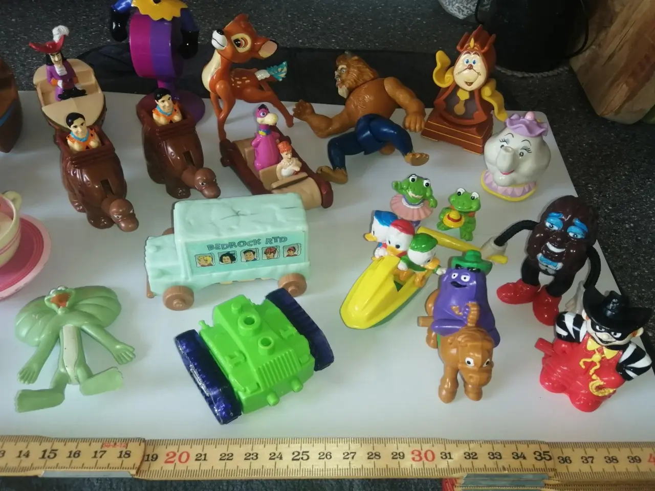 Billede 3 - 23 FIGURER,BL.A. DISNEY, FLINTSTONE, SKØNHEDEN OG