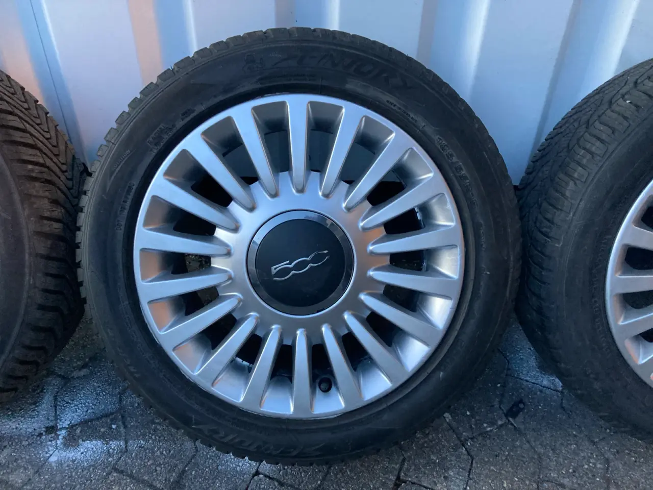 Billede 3 - Brugte originale Fiat 500 Lounge fælge helårshjul