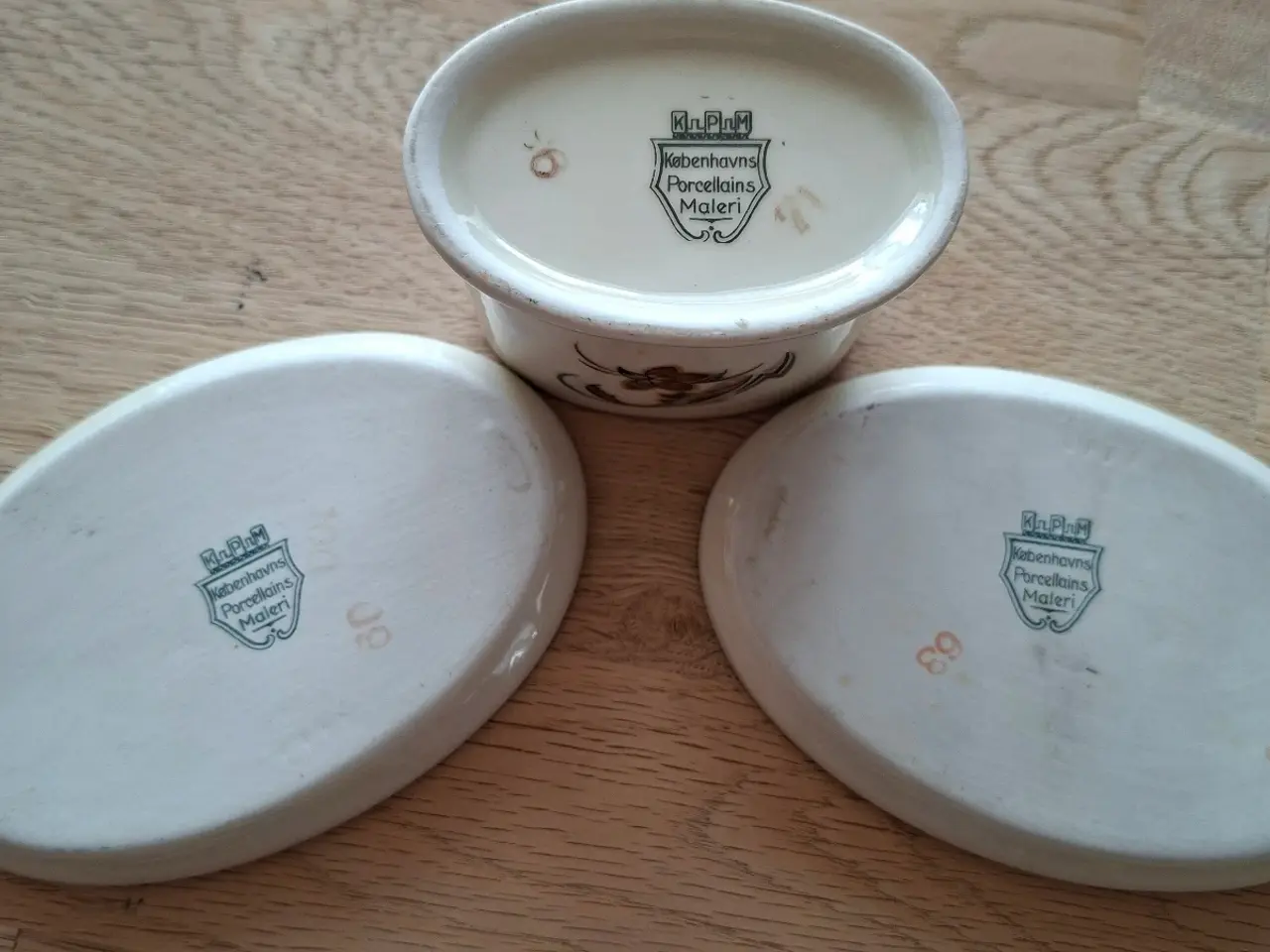 Billede 2 - Københavns Porcelæns Maleri 1 Cigaretholder og 2