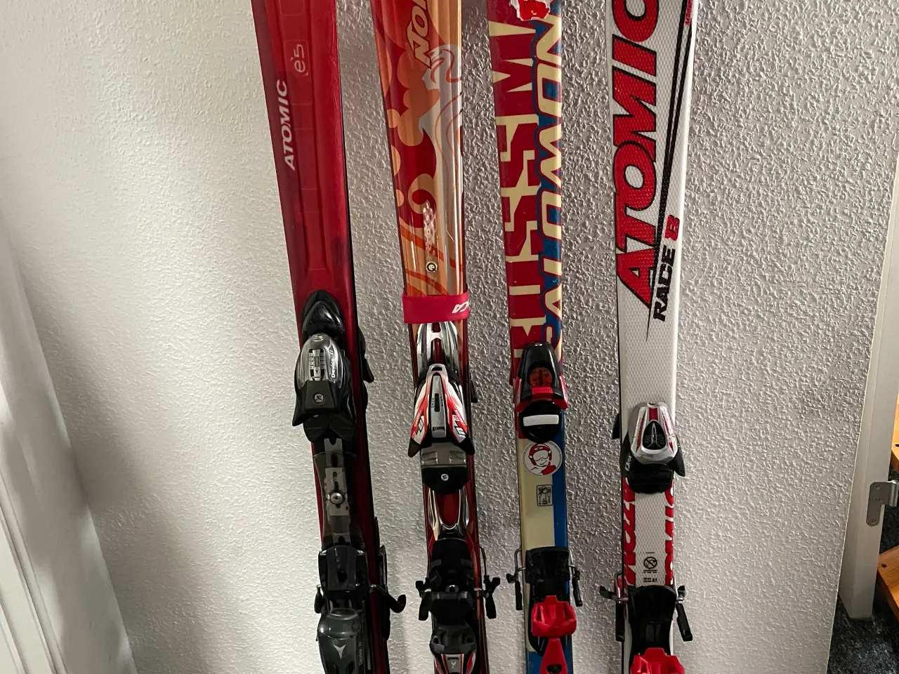 Billede 2 - Ski, skistøvler, skihjelm 