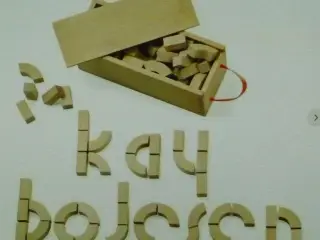 BRUGTE "KAJ BOJESEN" ALFABET-KLODSER