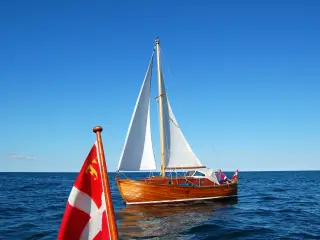 Motorsejler sælges,