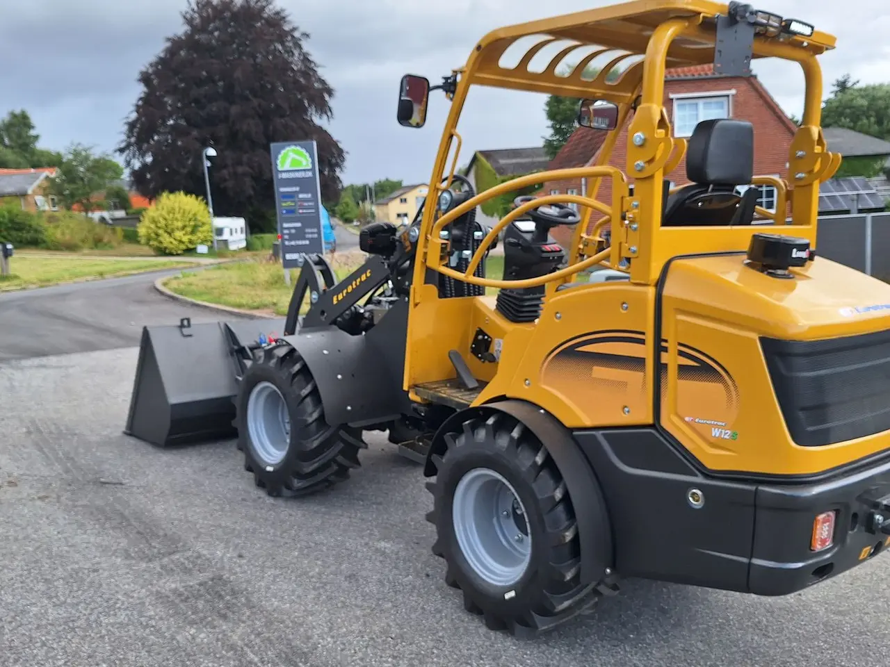 Billede 4 - Eurotrac W12S mellem tårn