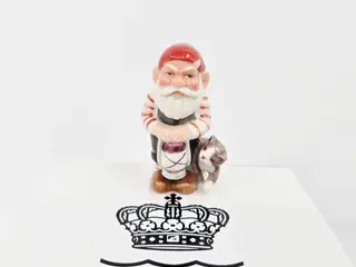 Royal Copenhagen Pixie Nisse Med Lygte & Kat nr. 760. Sortering 1