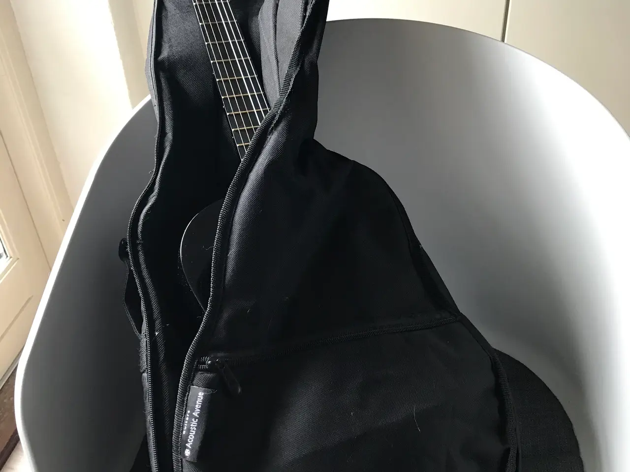 Billede 3 - Meget velholdt børne guitar med solid taske