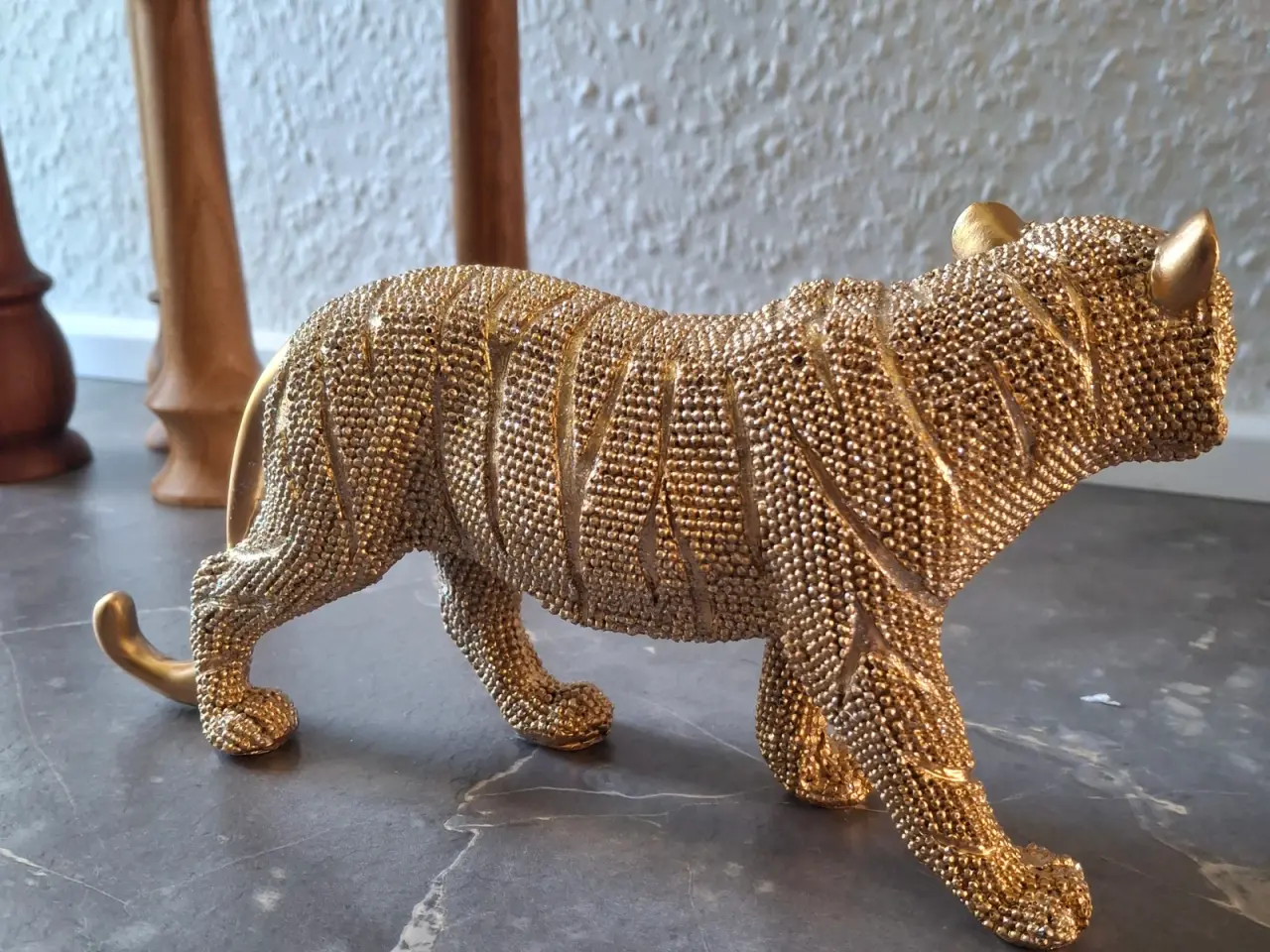 Billede 3 - Tiger figur I guld 