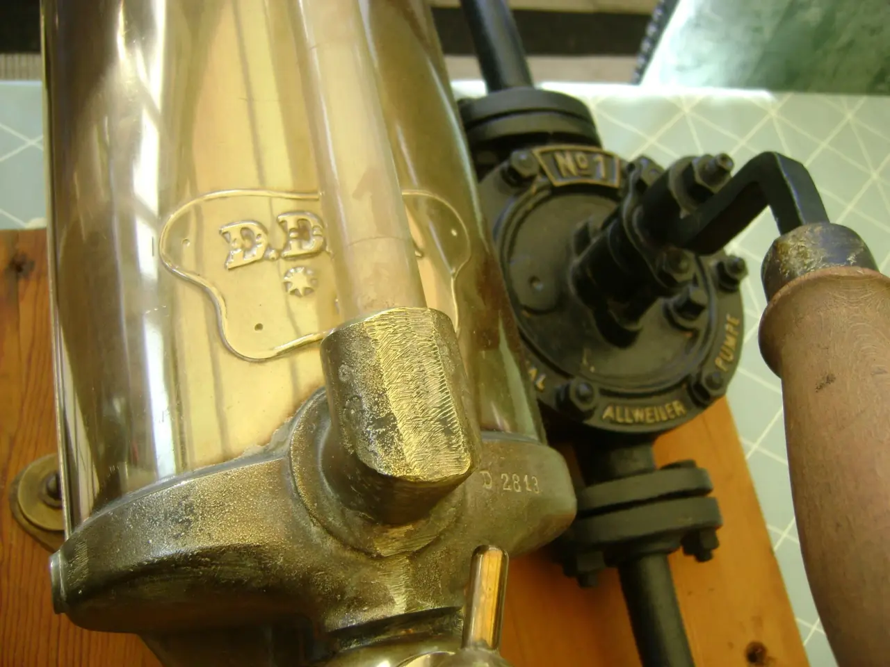 Billede 2 - Petroleumpumpe/Stander